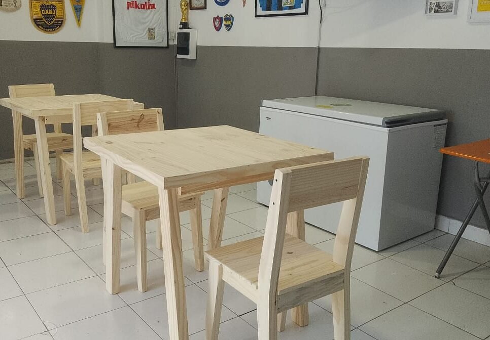 Mesa 80 x 80 cm + 2 sillas reforzadas - 80x80